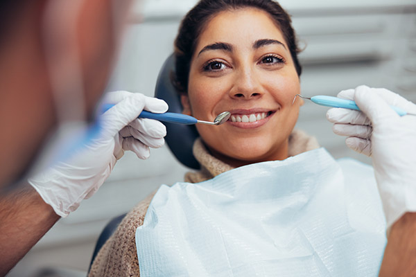 How A Restorative Dentist Treats Chipped Teeth